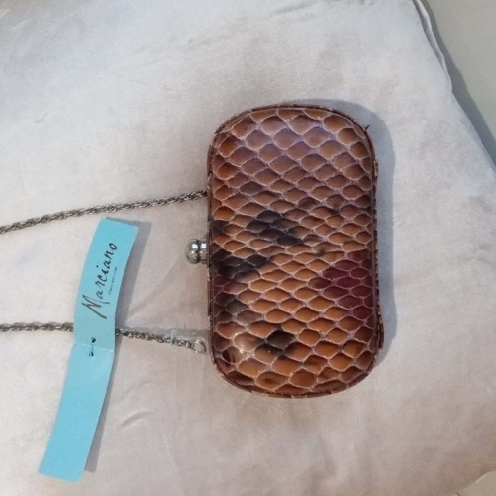 MARCIANO CLUTCH PURSE 👛